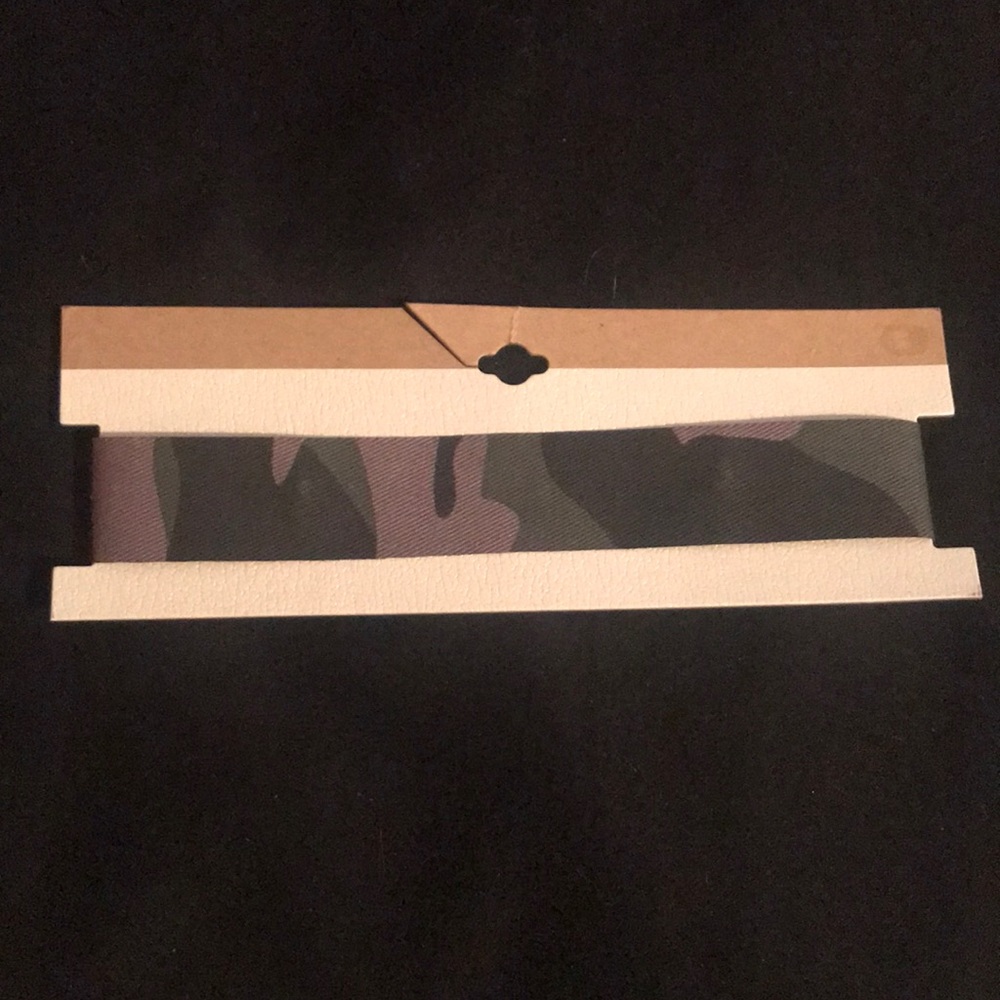 Brand new buckle choker